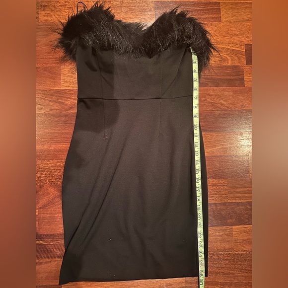 VENUS Size 4 Black Strapless Bodycon Mini Cocktail Dress with Faux Fur Accent - Picture 6 of 9